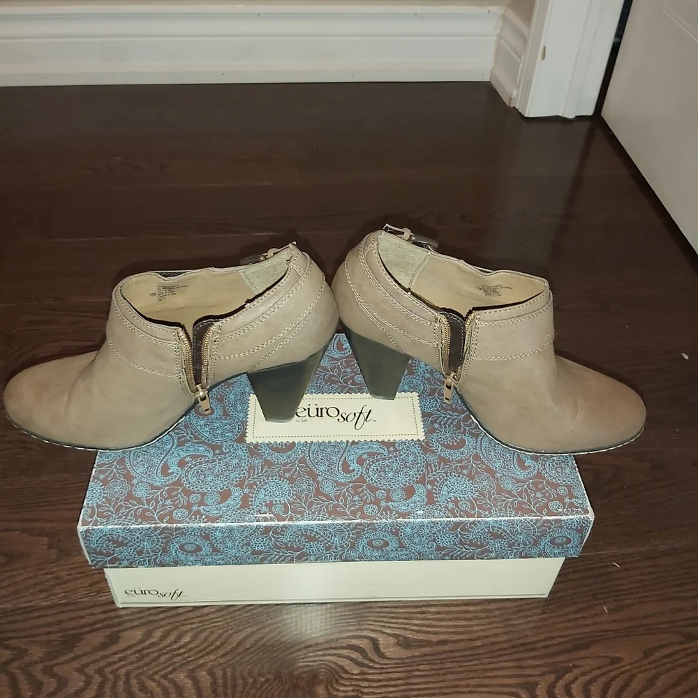 Euro soft Shannon women's tan booties size 10 - Picture 2 of 16